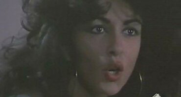 chị em chịch nhau Nữ sinh gọi bạn của mình cho một vlphimsex công việc thổi với cumshot.